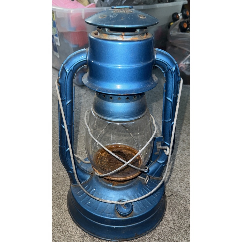 Vintage Dietz Blue No.8 D-LITE Kerosene Lantern Lamp NY USA Original Globe Broke